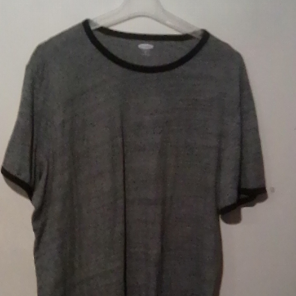 Old Navy Gray and Black Short Sleeve Tee